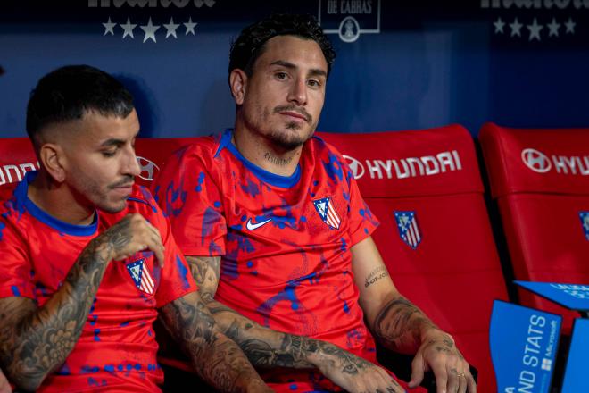 Giménez, en el banquillo del Atlético de Madrid (FOTO: Cordón Press).