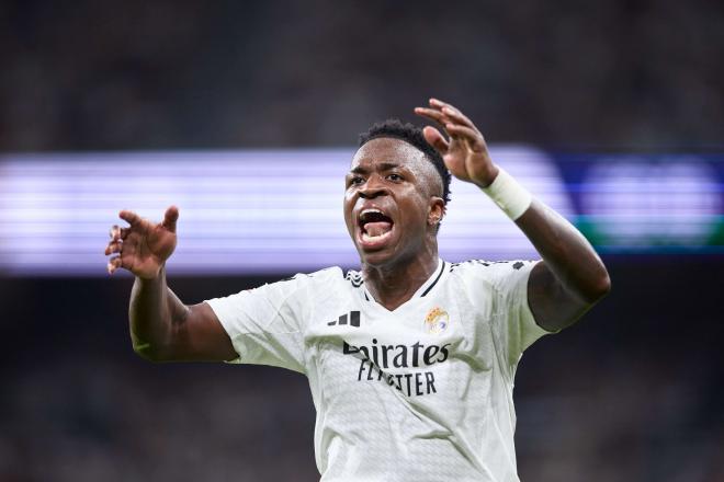 Vinicius protestando una acción en un partido del Real Madrid (Foto: Cordon Press).