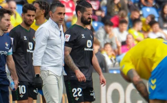 José Manuel Álvarez e Isco Alarcón (foto: EFE).