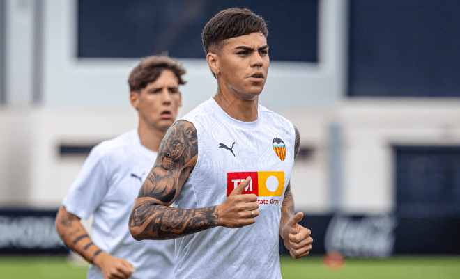 Enzo Barrenechea, en un entrenamiento (Foto: Valencia CF).