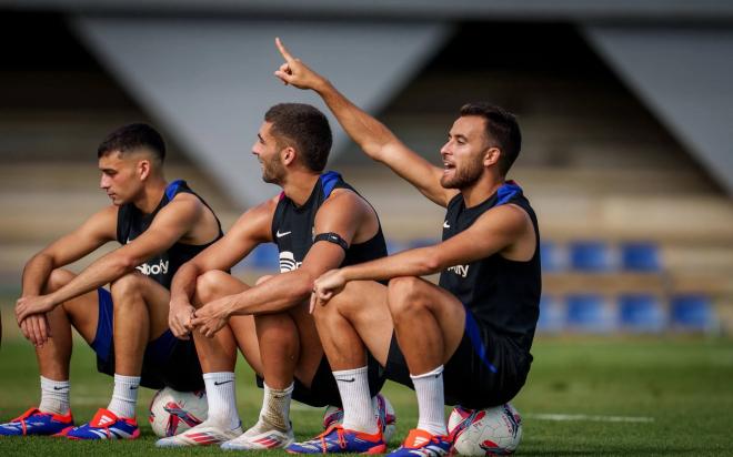 Eric García, Ferran Torres y Pedri, en una sesión del Barcelona (Foto: FCB).