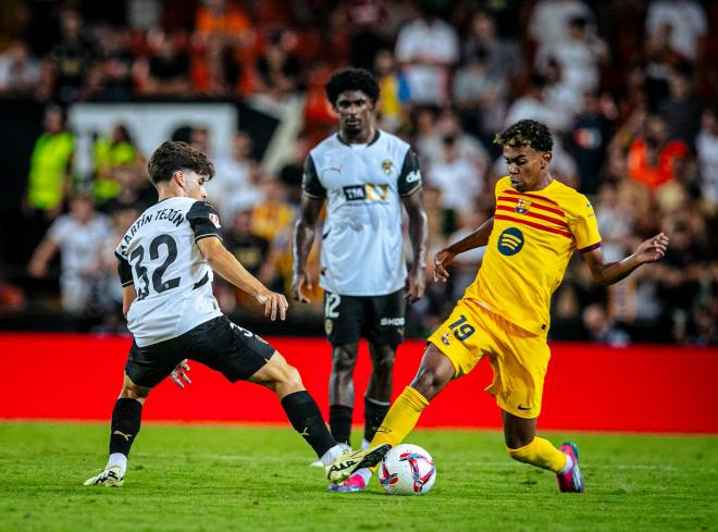 Martín Tejón, en su debut ante el FC Barcelona (Foto: Valencia CF).