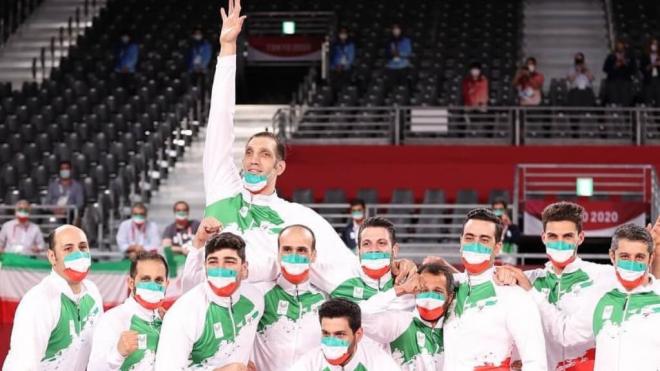 Morteza Mehrzadselakjani con su equipo en los Juegos Paralímpicos de Tokio (@morteza_mehrzad2)