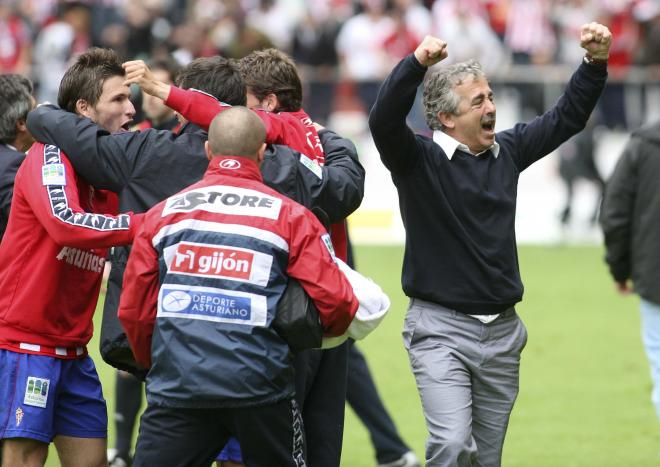 Manolo Preciado celebra el ascenso del Sporting en 2008 (Foto: Cordon Press).