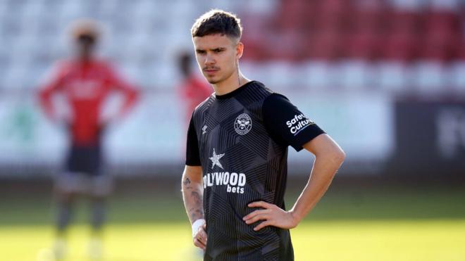 Romeo Beckham en un partido con el Brentford (Cordon Press)