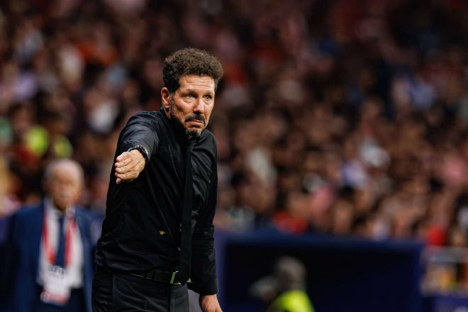 Simeone dando instrucciones en un partido del Atlético (Foto: Cordon Press).