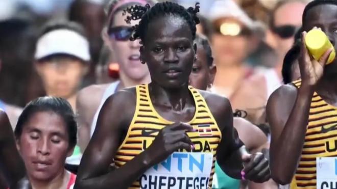 Cheptegei, corriendo por Uganda.