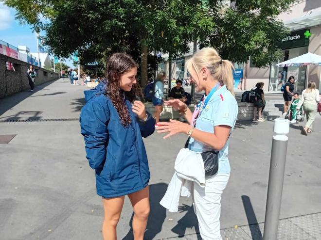 Anastasiya Dmytriv recibió la visita de la consejera de la Junta de Andalucía.