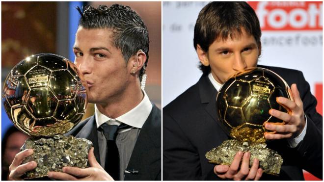 Cristiano Ronaldo y Leo Messi con los Balones de Oro de 2008 y 2009, respectivamente