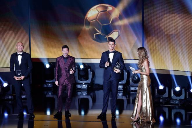 Cristiano Ronaldo y Leo Messi en la gala del Balón de Oro de 2014 (Foto: Cordon Press)