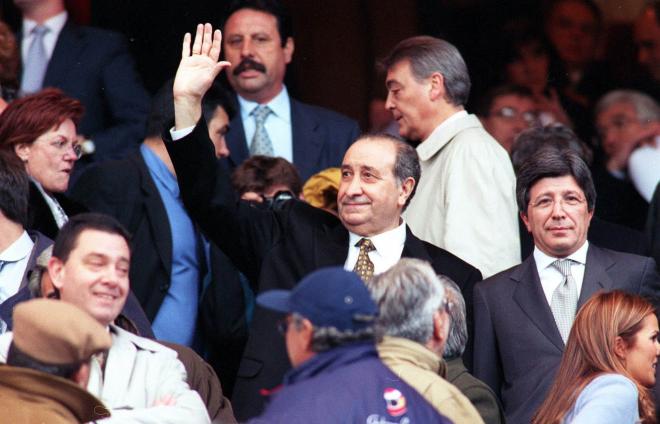 Jesus Gil y Gil y Enrique Cerezo, en la temporada 99/00 (Foto: Cordon Press)