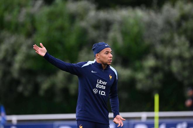 Kylian Mbappé, en un entrenamiento con Francia (Foto: Cordon Press).