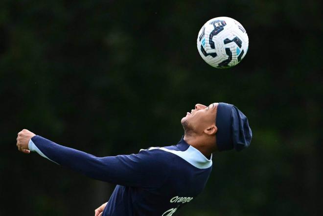 Kylian Mbappé, en un entrenamiento con Francia (Foto: Cordon Press).