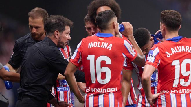 Simeone habla con sus jugadores