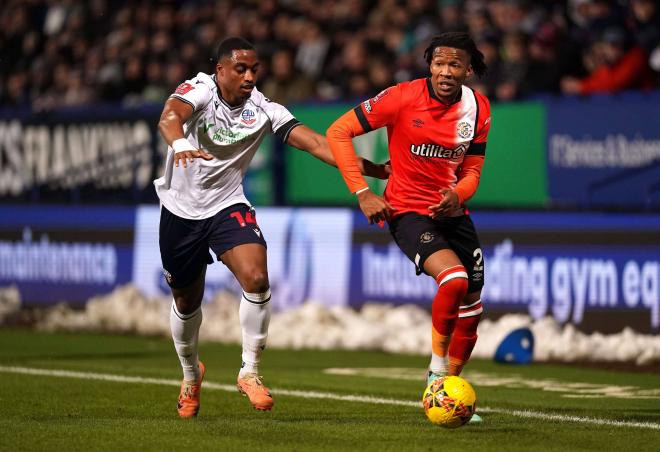 Victor Adeboyejo, en un partido con el Bolton Wanderers (Foto: Cordon Press).