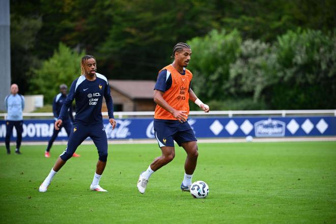 Loïc Badé en un entrenamiento con la selección de Francia (foto: Cordón Press).