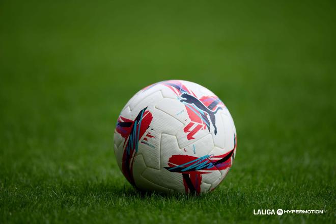 El balón de LALIGA HYPERMOTION (foto: LALIGA).