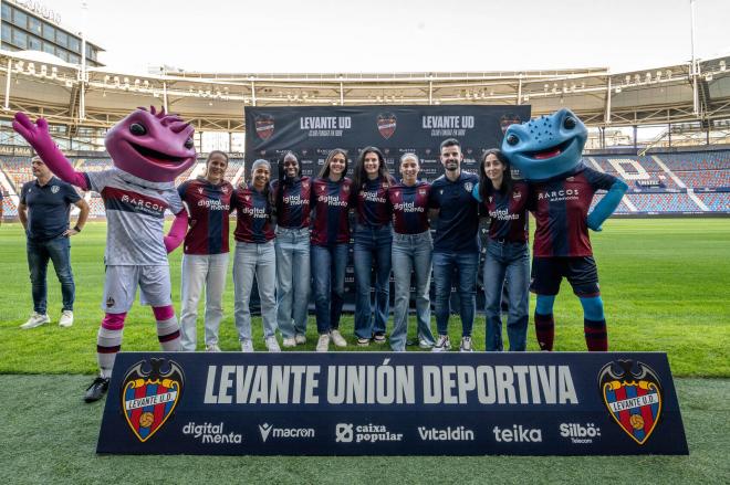 Eva Alonso, Rai Carrasco, Ivonne Chacón, Tere Mérida, María Molina, Lahmari, Roger Lamesa y Ana Franco.