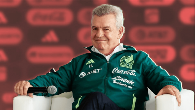 Javier, el Vasco Aguirre, dirige la selección de México