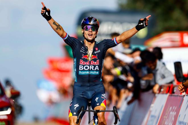 Primoz Roglic celebra su triunfo en Moncalvillo (Foto: La Vuelta).