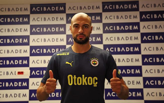 Sofyan Amrabat, en su presentación con el Fenerbahce (Foto: FSK).