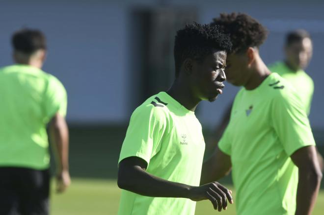 Kwame Sosu, con el primer equipo (Foto: Kiko Hurtado)