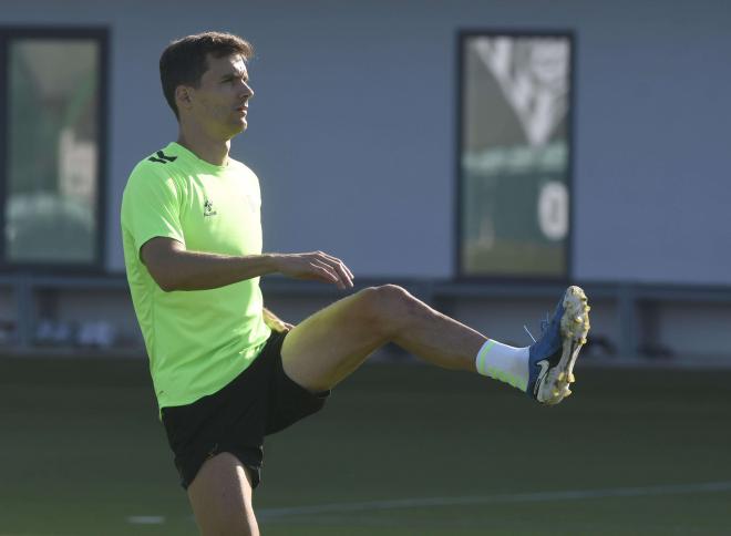 Diego Llorente, entrenando con el Betis (Foto: Kiko Hurtado)