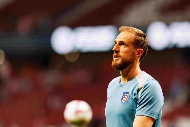 Oblak, en un calentamiento del Atlético de Madrid (FOTO: Cordón Press).