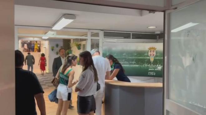 Zinedine Zidane en su llegada al estadio del Córdoba (Fuetne: ElDesmarque)