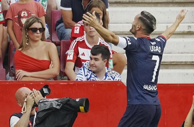 Lucas Pérez celebra su gol en el Granada - Dépor (Foto: LALIGA).