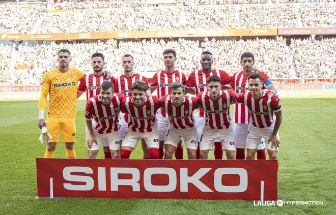 Once del Real Sporting en el derbi asturiano (Foto: LALIGA).