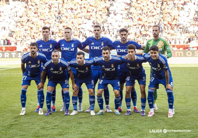 Once del Real Oviedo en el derbi asturiano (Foto: LALIGA).