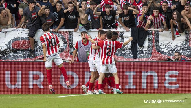 Gol de Juan Otero en el derbi Sporting - Oviedo (Foto LALIGA).