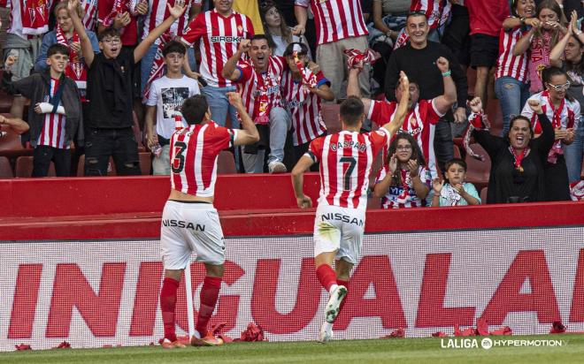 Gol de Cote Roces en el derbi Sporting - Oviedo (Foto LALIGA).