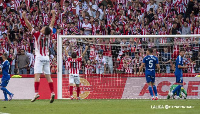 Celebración rojiblanca en el derbi Sporting - Oviedo (Foto: LALIGA).