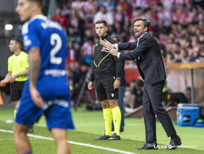 Rubén Albés, en el derbi Sporting - Oviedo (Foto: LALIGA).