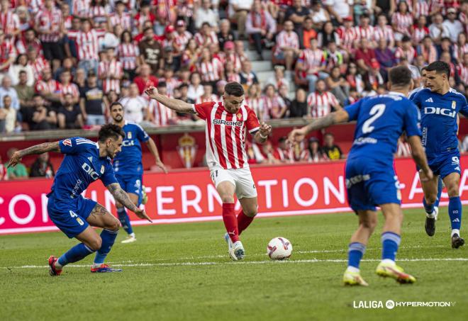 Gol de Víctor Campuzano en el derbi Sporting - Oviedo (Foto: LALIGA).