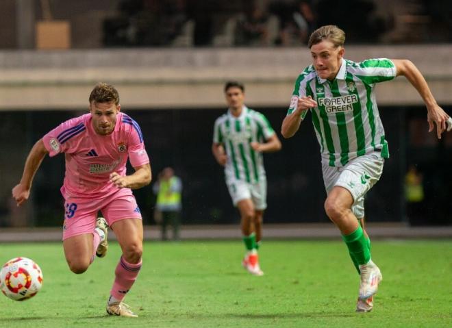 El bético Jesús Rodríguez corre tras el balón (foto: Cantera RBB).