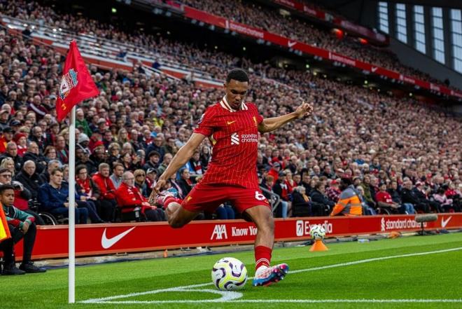 Alexander Arnold, en un partido con el Liverpool (Foto: LVP).