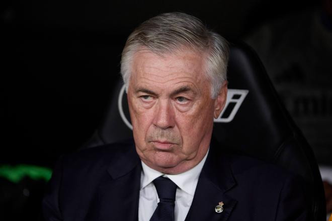 Carlo Ancelotti, en el banquillo durante el Real Madrid-Real Betis (FOTO: Cordón Press).