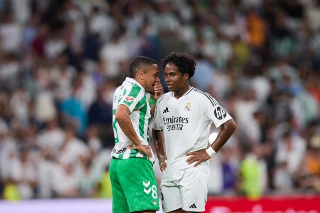 Vitor Roque y Endrick, en el duelo entre Real Madrid y Real Betis (Foto: EFE)