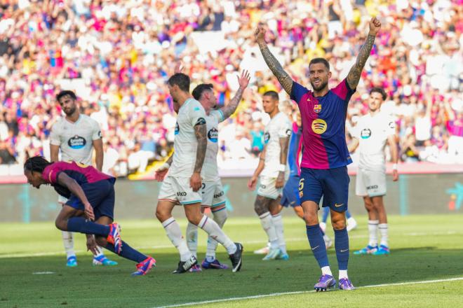 Íñigo Martínez celebra un gol en el partido del Barça contra el Valladolid (Foto: EFE).