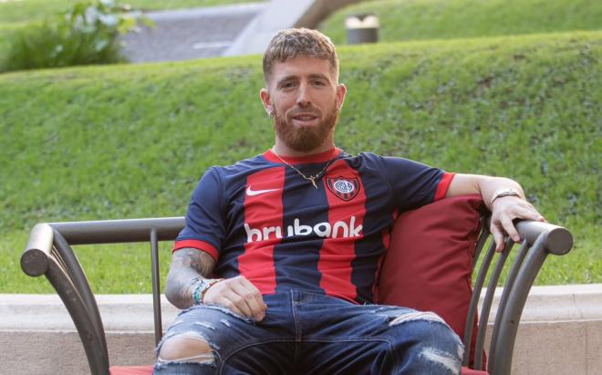 Iker Muniain, con la camiseta de su nuevo club (Foto: San Lorenzo).