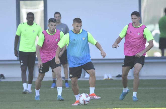 Pablo García en el entrenamiento del Real Betis (foto: Kiko Hurtado).