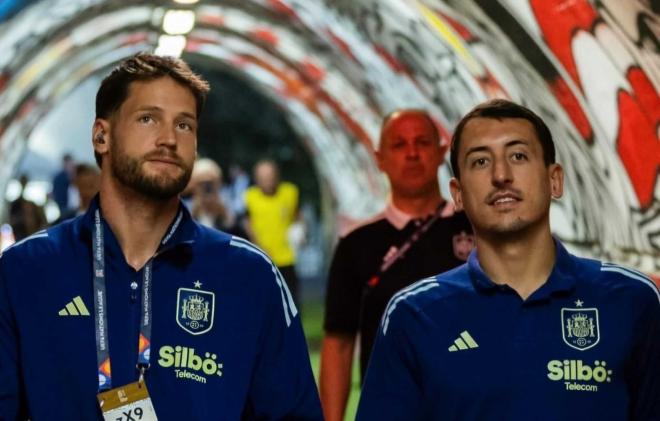 Remiro y Mikel Oyarzabal en la previa del partido de España ante Serbia en Belgrado (Foto: Sefutbol).