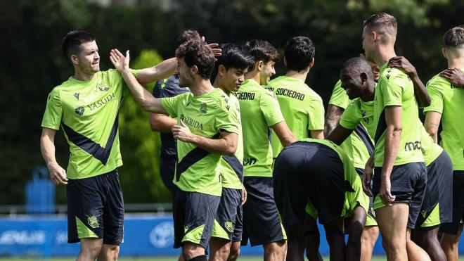 Álvaro Odriozola en un entrenamiento de la Real Sociedad de esta temporada (Foto: Real Sociedad).