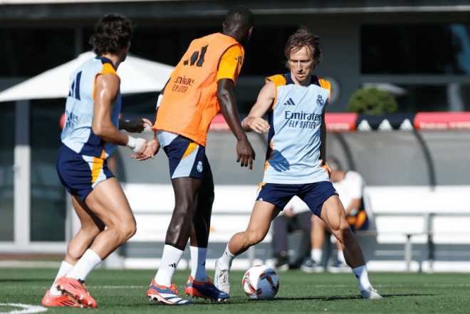 Luka Modric entrenando con el Real Madrid (Foto: RM).