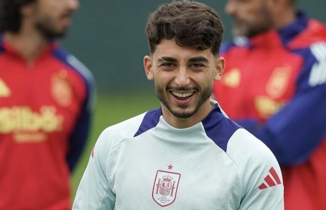 Raúl Moro, con España sub21 (Foto: @SEFutbol).