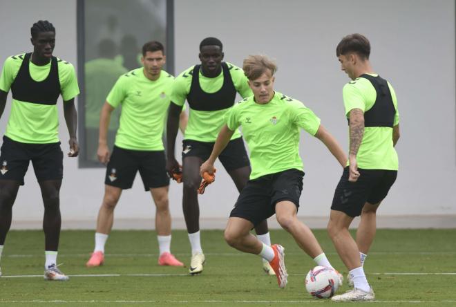 Jesús Rodríguez, en el entrenamiento del Betis (Foto: Kiko Hurtado)