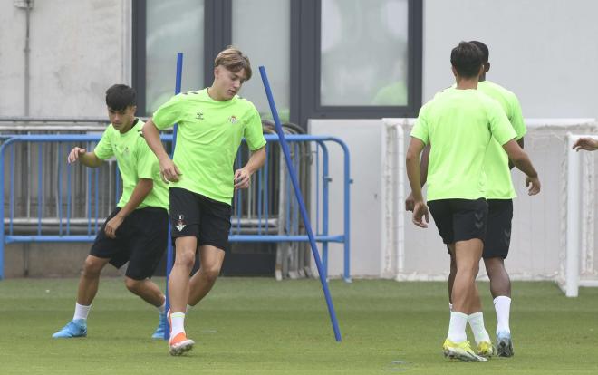 Jesús Rodríguez, en el entrenamiento del Betis (Foto: Kiko Hurtado)